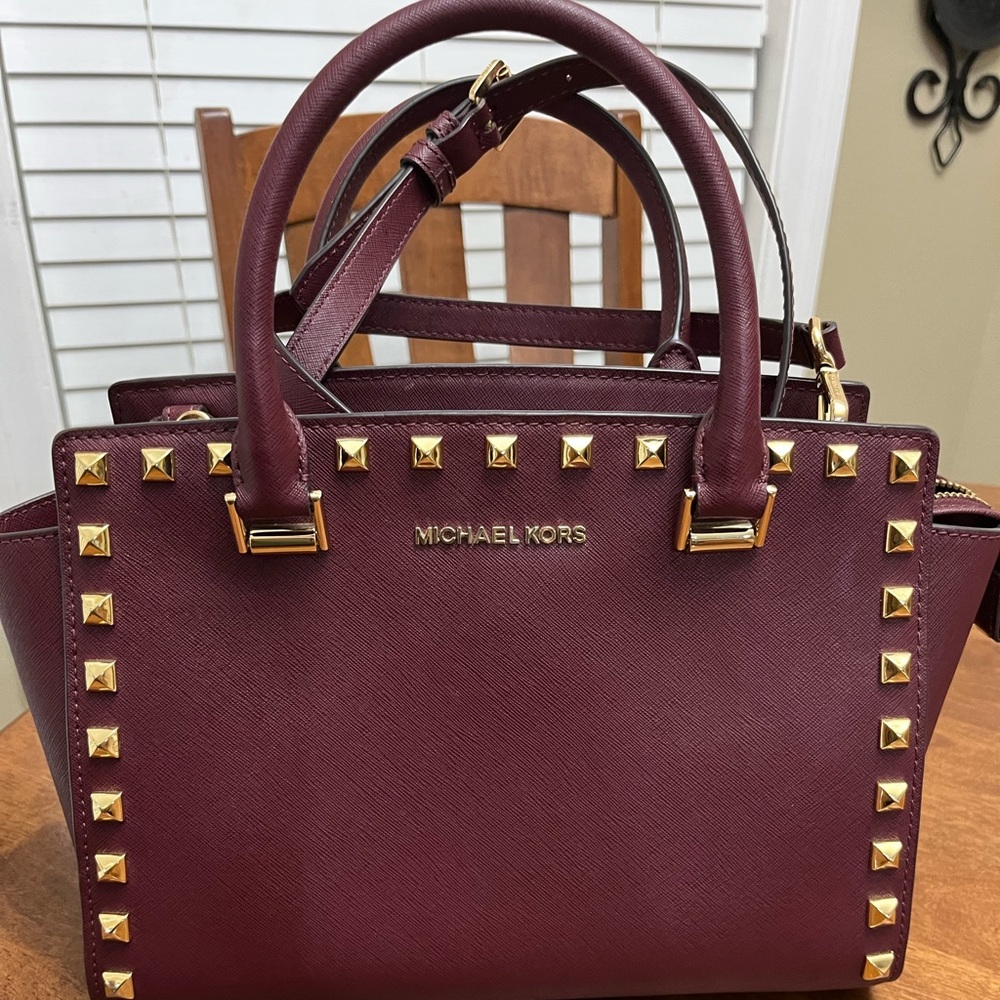 MICHAEL KORS MAROON PURSE